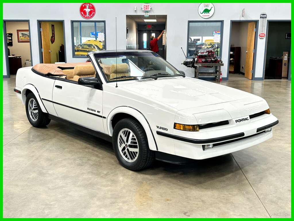 Pontiac-Sunbird-1989-Convertible