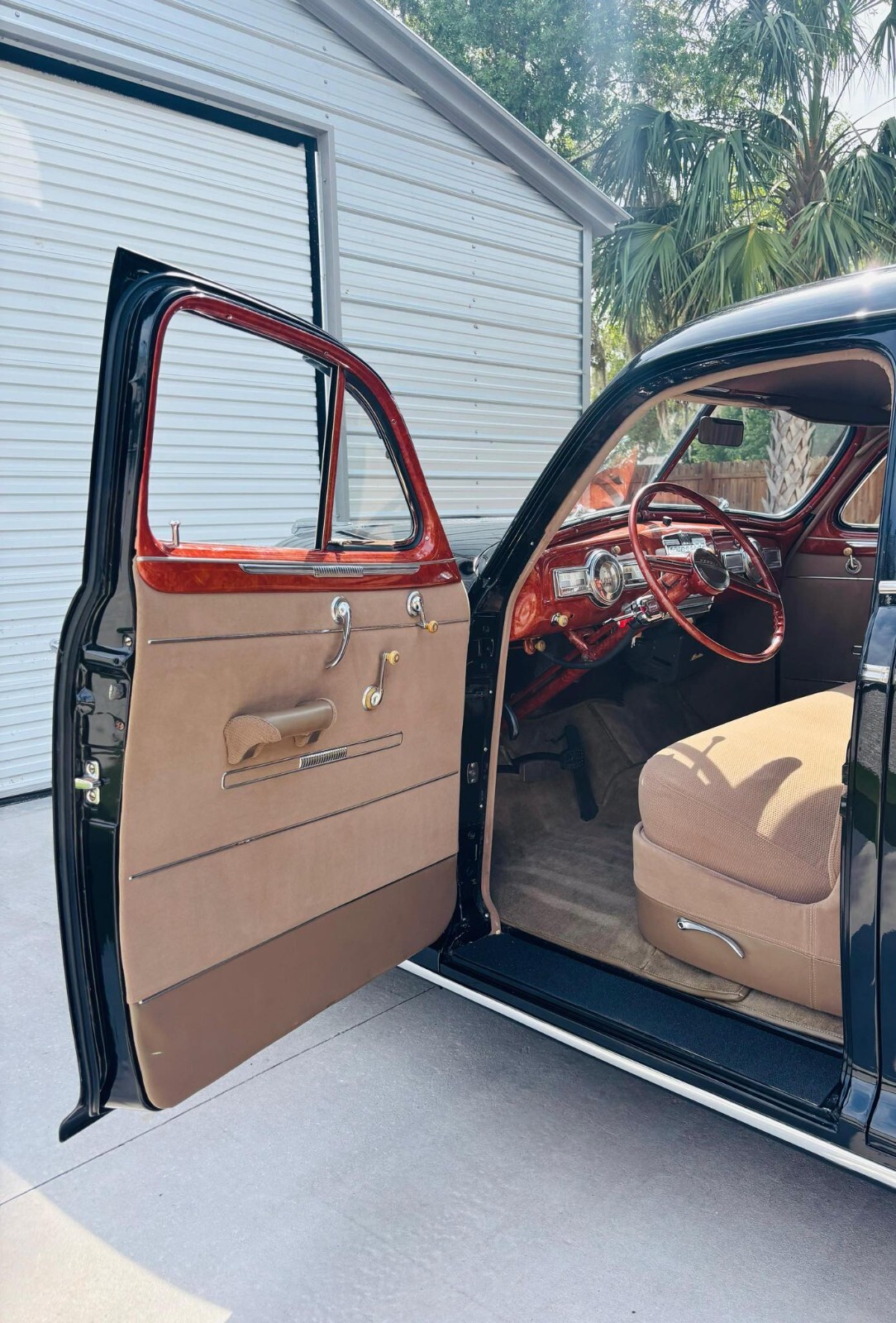 Pontiac-Torpedo-1941-14