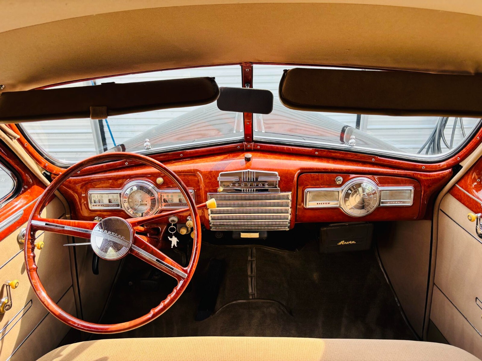 Pontiac-Torpedo-1941-16