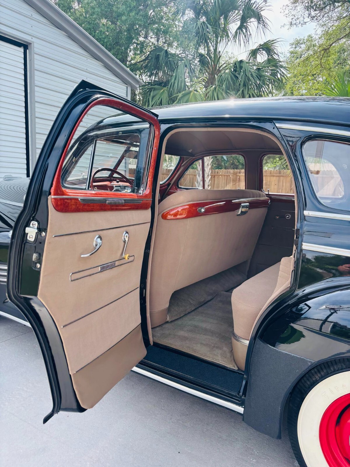 Pontiac-Torpedo-1941-19