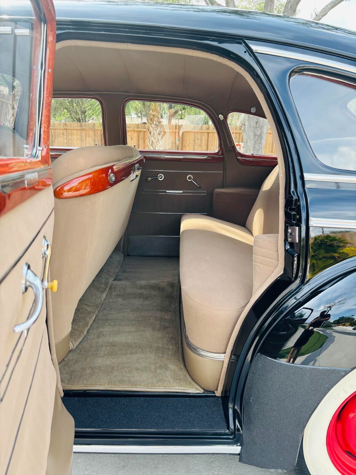 Pontiac-Torpedo-1941-20