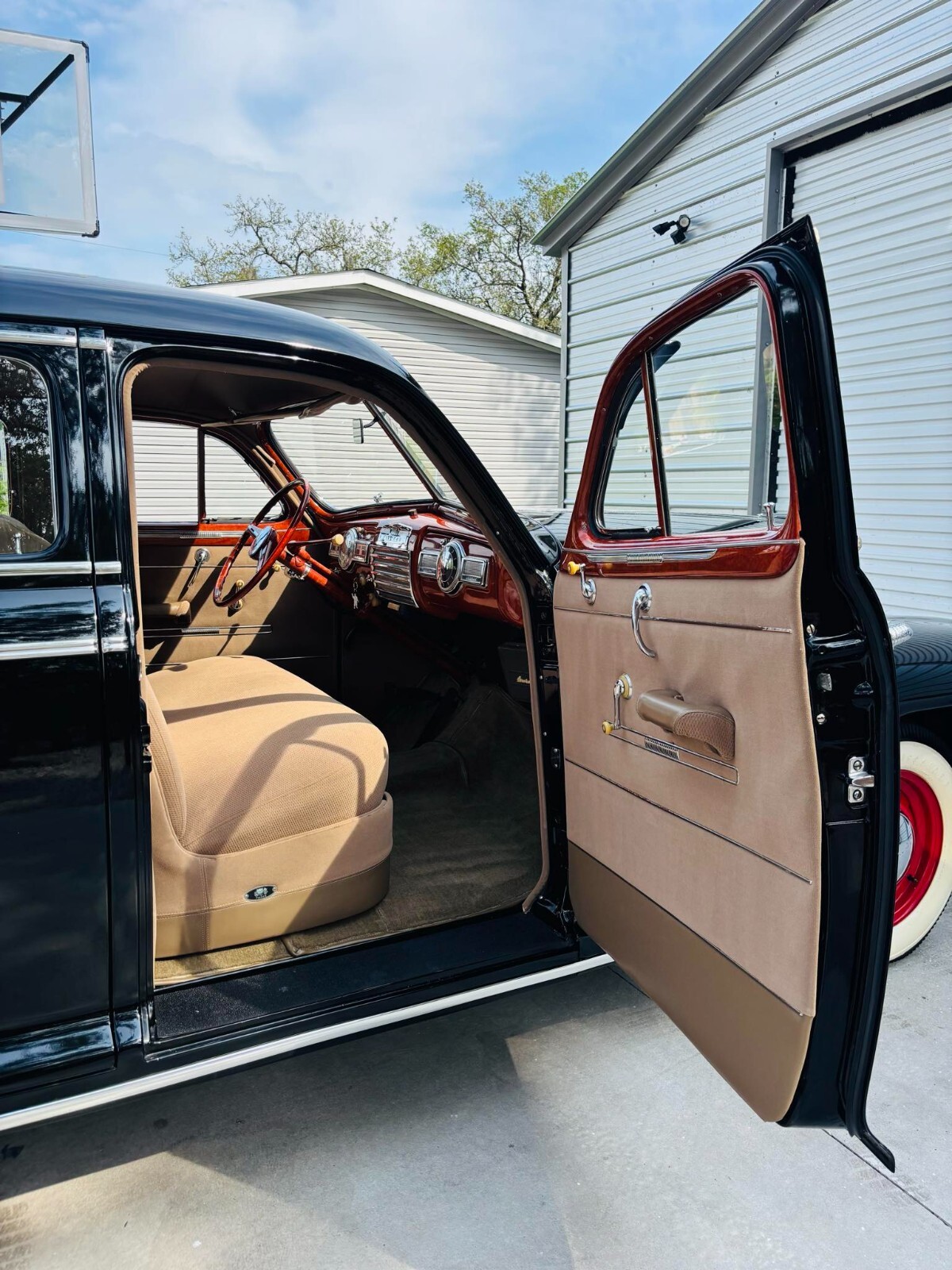Pontiac-Torpedo-1941-22