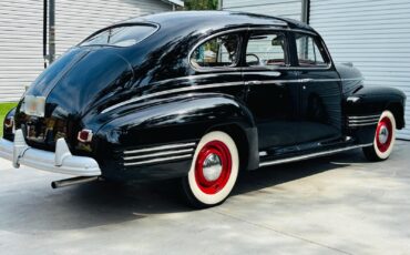 Pontiac-Torpedo-1941-5