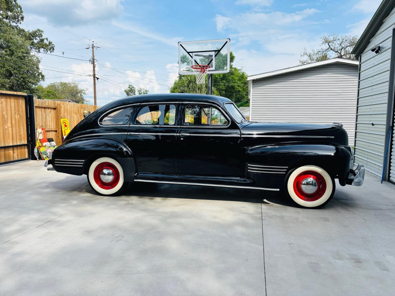 Pontiac-Torpedo-1941-6