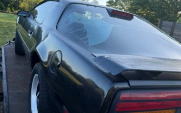 Pontiac-Trans-Am-1982-3