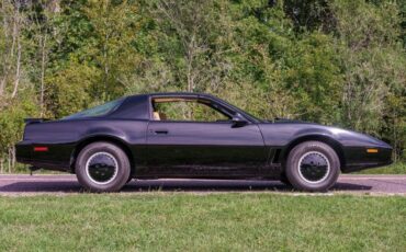 Pontiac-Trans-Am-1983-Coupe-2