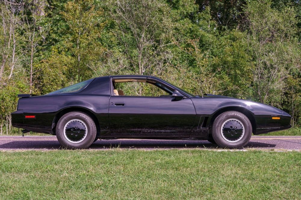 Pontiac-Trans-Am-1983-Coupe-2