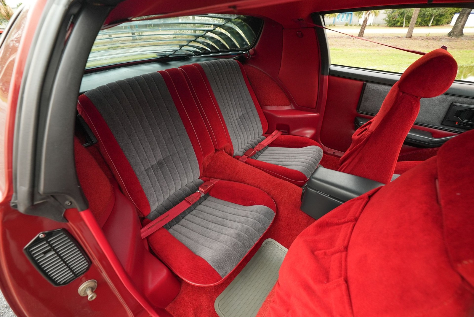 Pontiac-Trans-Am-1986-Coupe-6