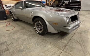Pontiac-Trans-Am-built-455-4speed-1976-1
