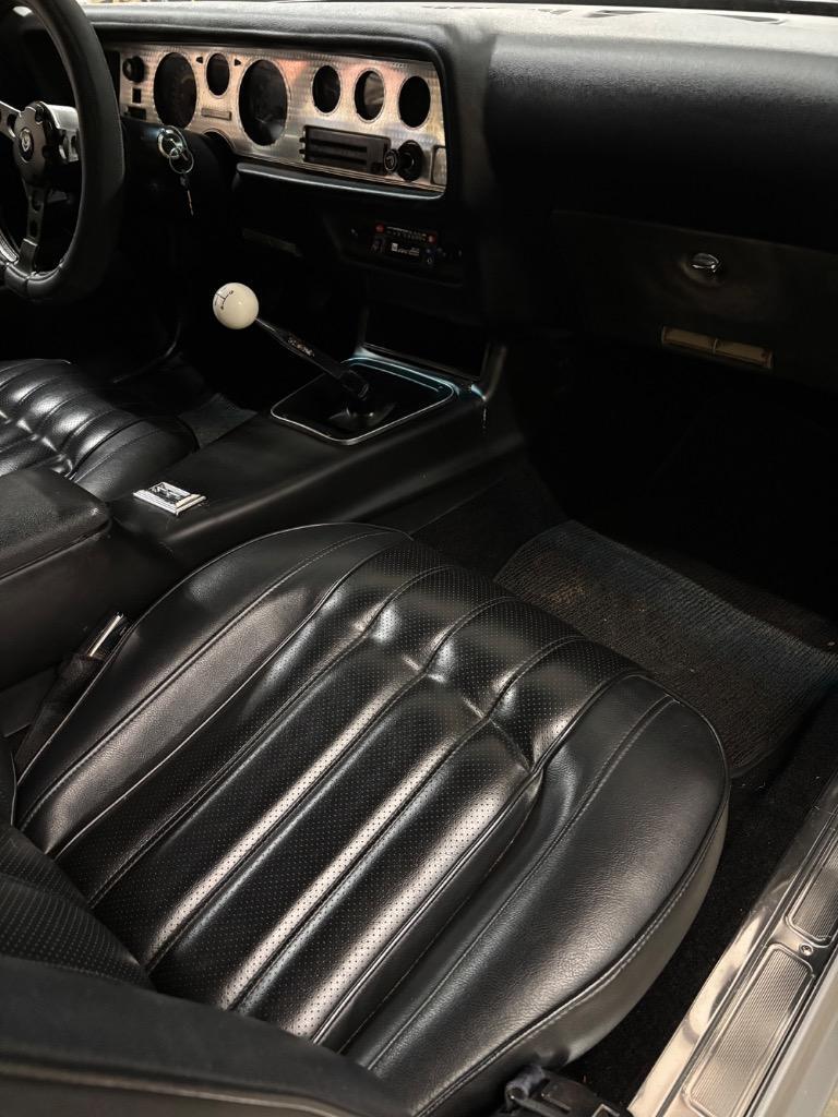 Pontiac-Trans-Am-built-455-4speed-1976-17