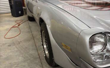 Pontiac-Trans-Am-built-455-4speed-1976-4