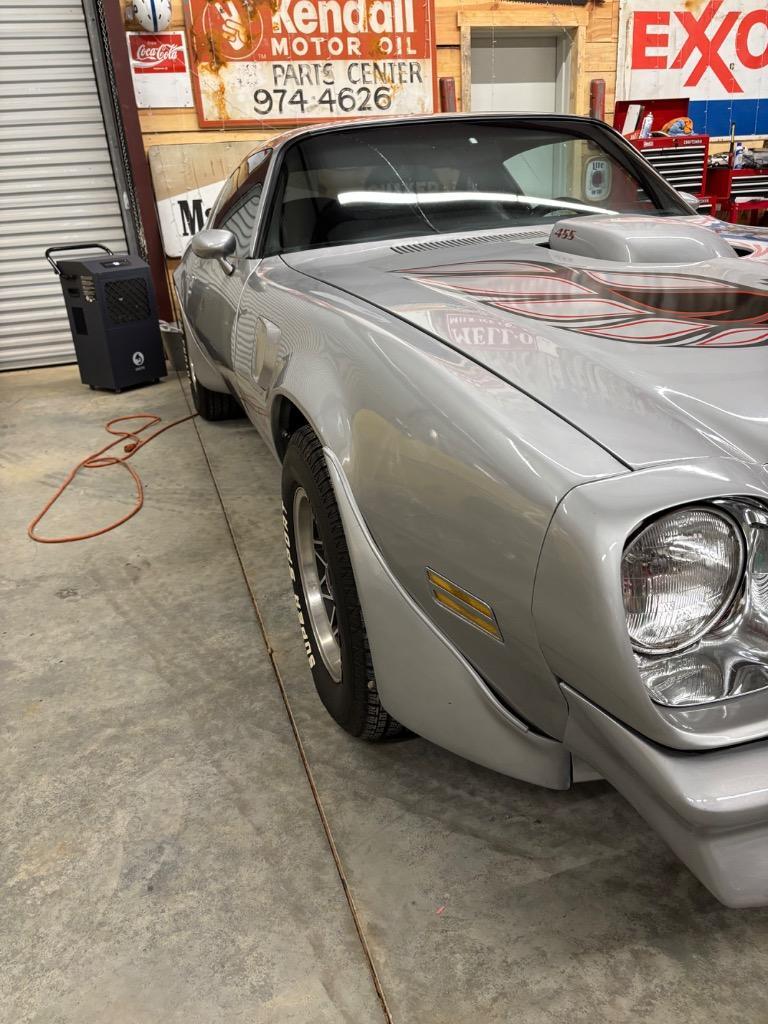 Pontiac-Trans-Am-built-455-4speed-1976-4
