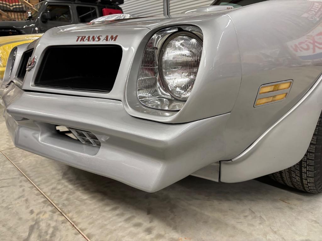 Pontiac-Trans-Am-built-455-4speed-1976-7