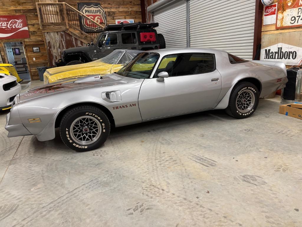 Pontiac-Trans-Am-built-455-4speed-1976
