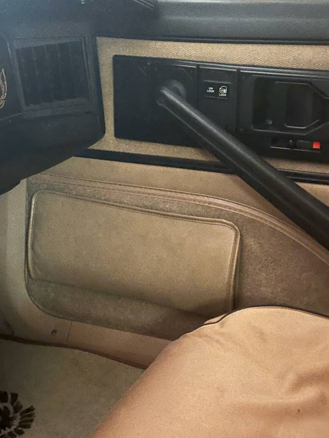 Pontiac-Trans-am-1984-3