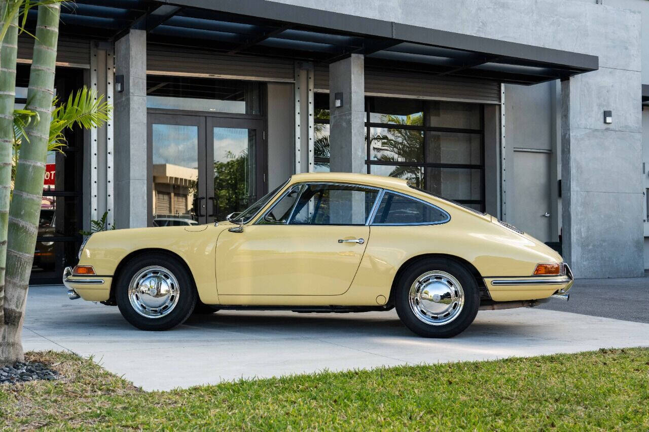 Porsche-911-1965-Coupe-17