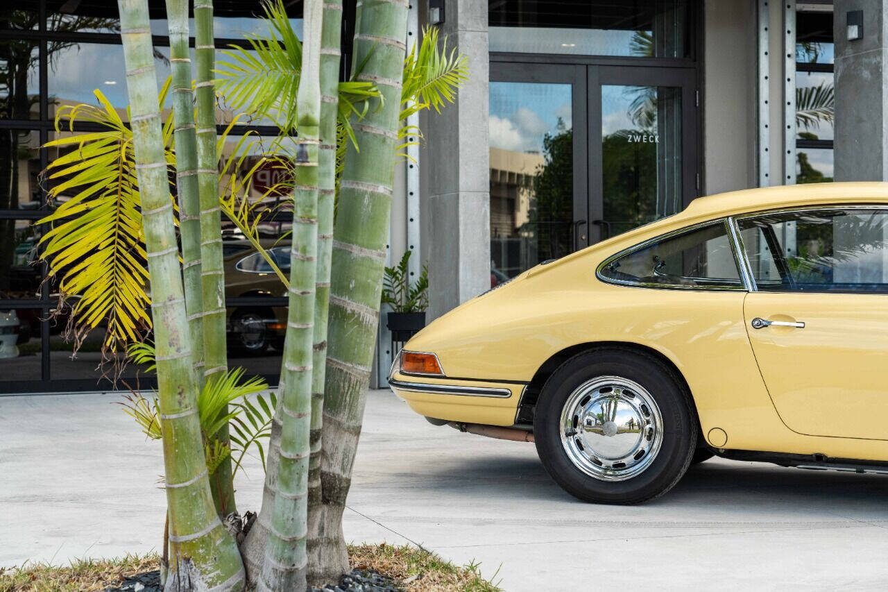 Porsche-911-1965-Coupe-2