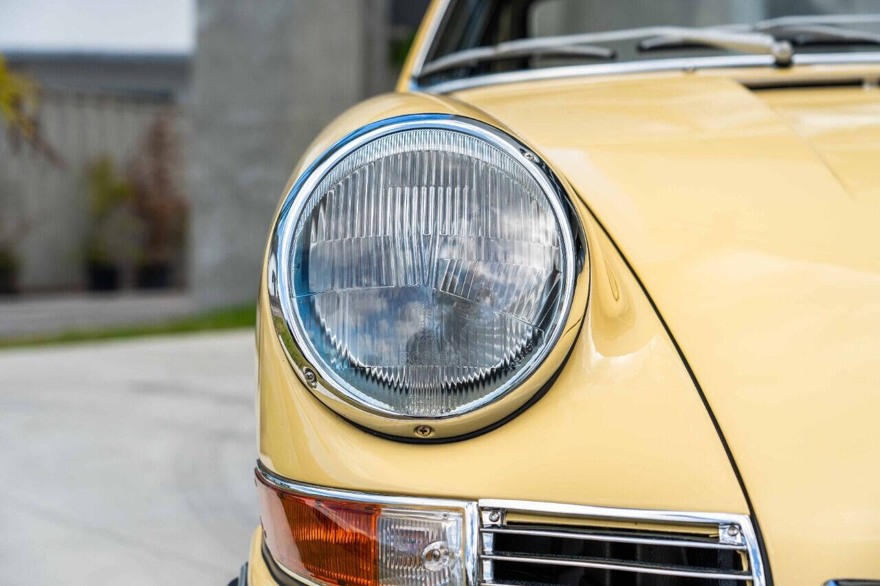 Porsche-911-1965-Coupe-22