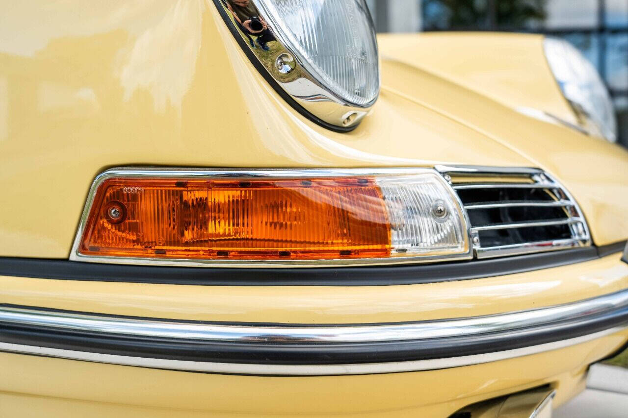 Porsche-911-1965-Coupe-23
