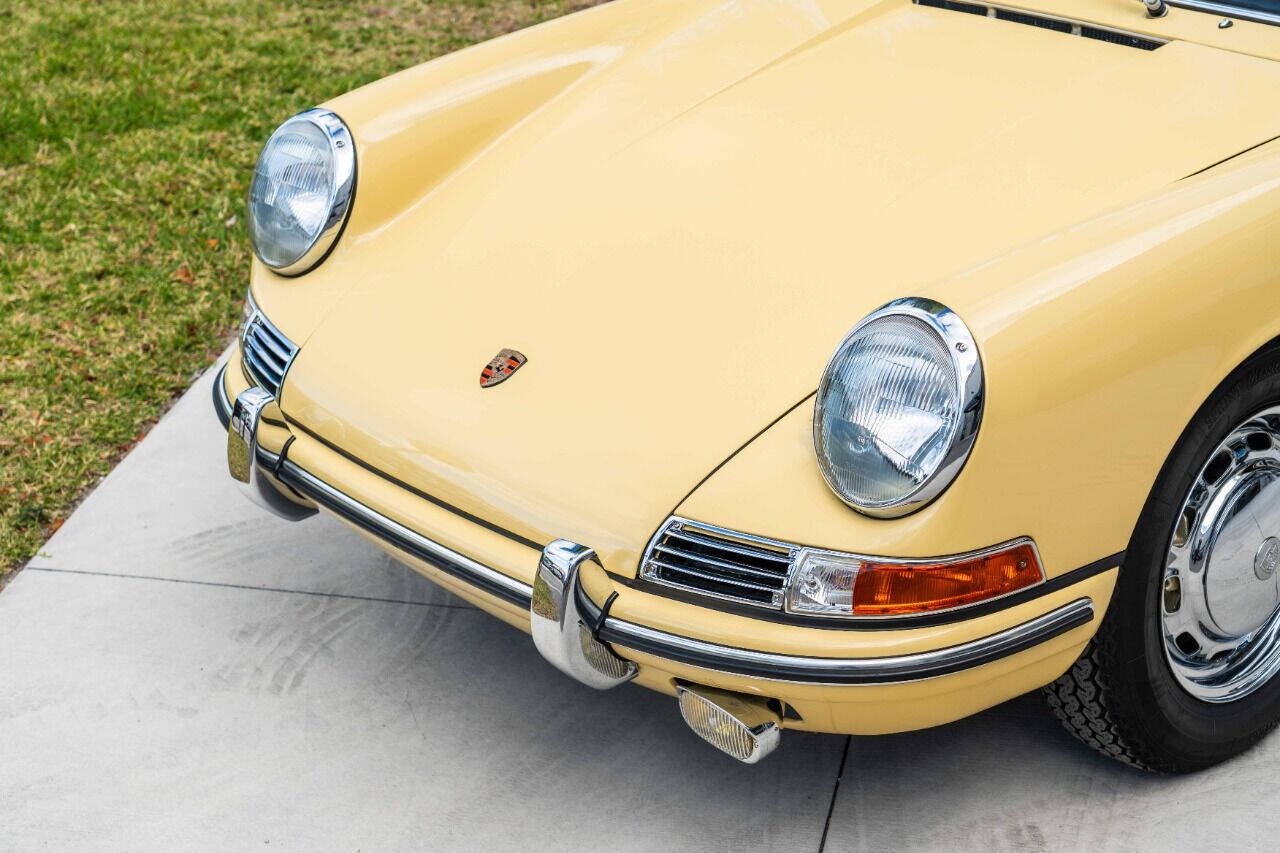 Porsche-911-1965-Coupe-24
