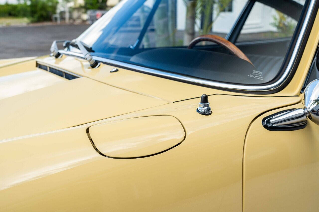 Porsche-911-1965-Coupe-31