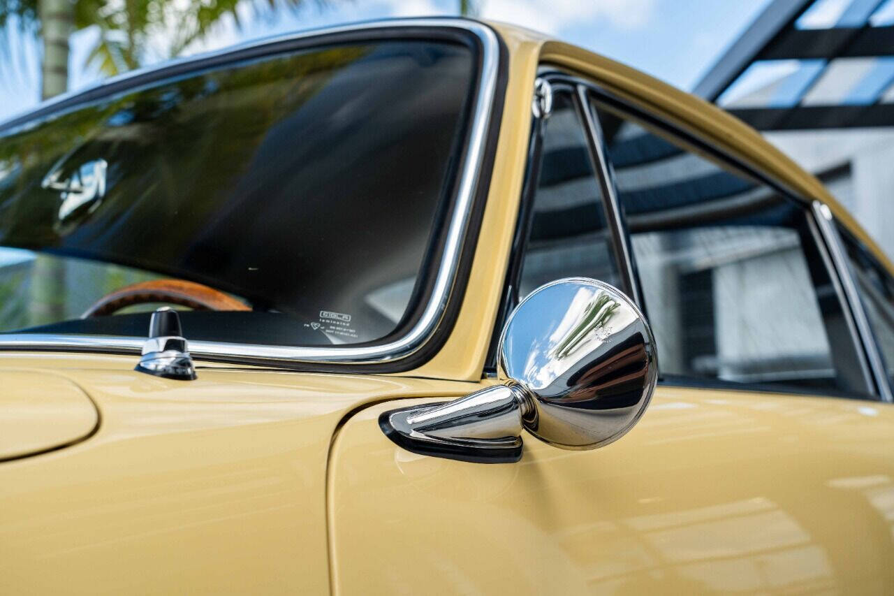 Porsche-911-1965-Coupe-32