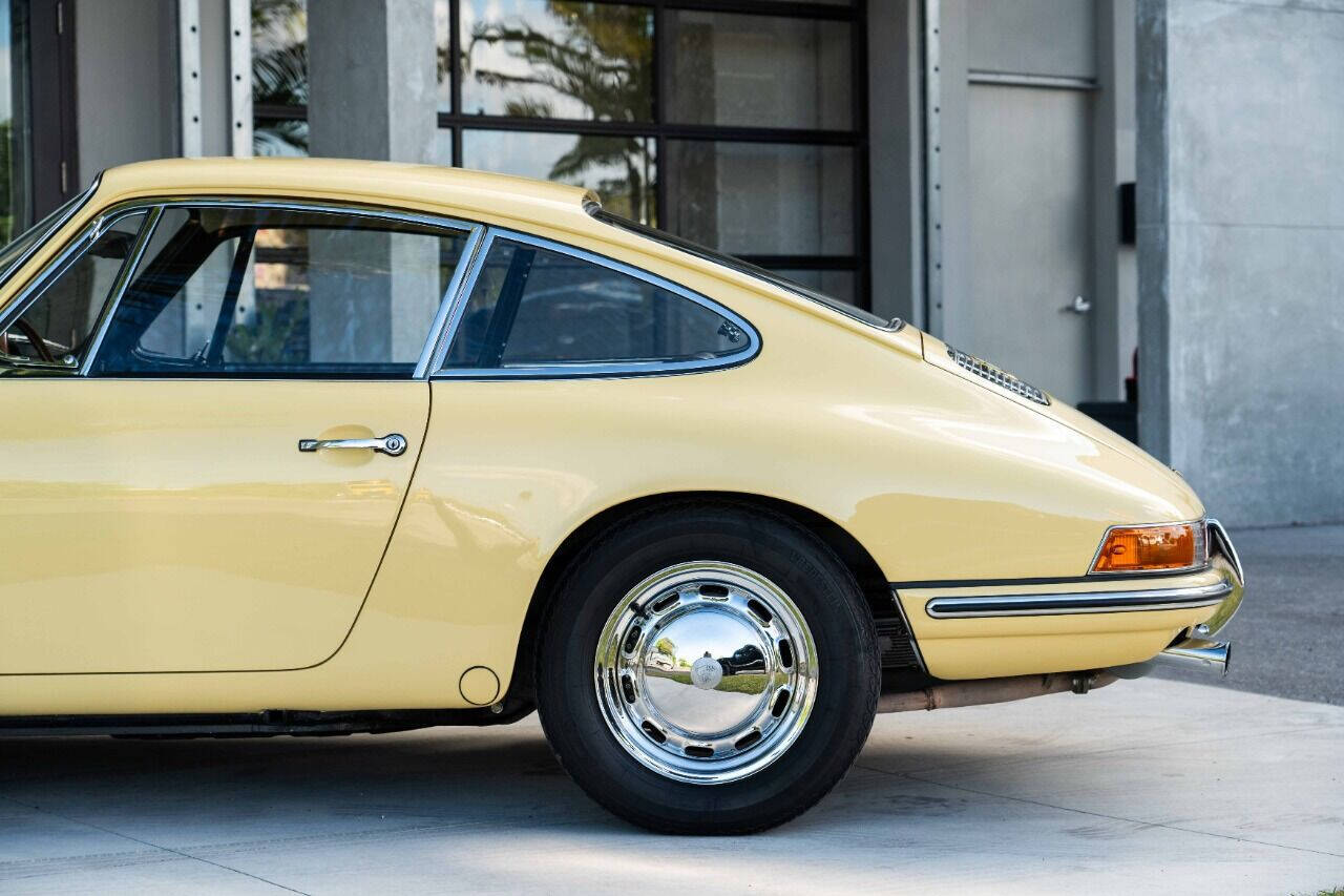 Porsche-911-1965-Coupe-37