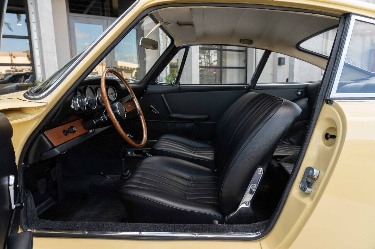 Porsche-911-1965-Coupe-4