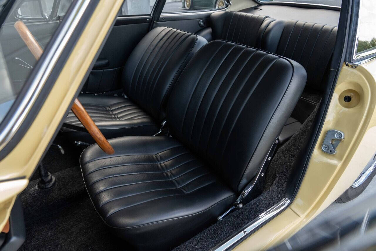 Porsche-911-1965-Coupe-5