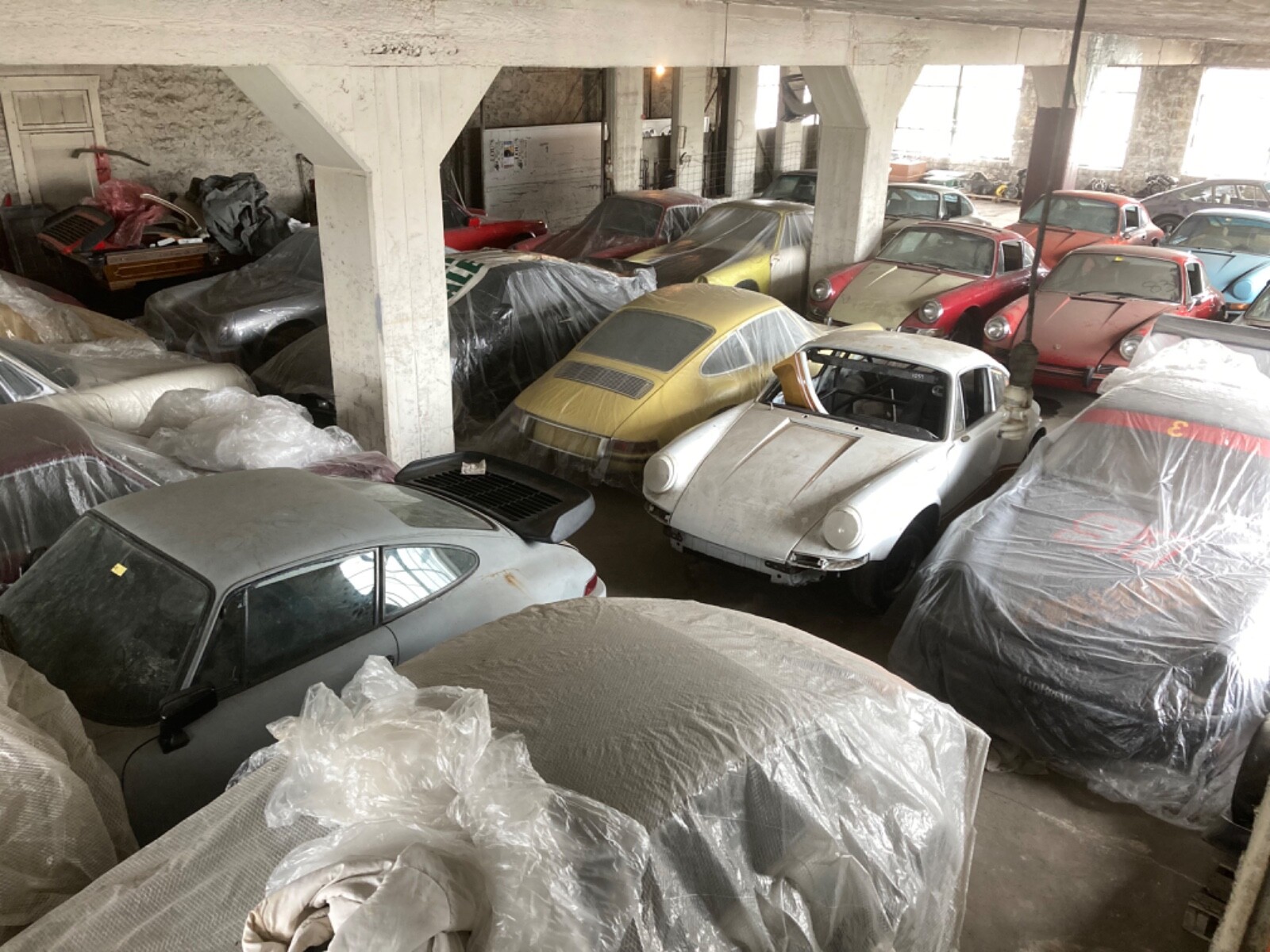 Porsche-911-1968-26