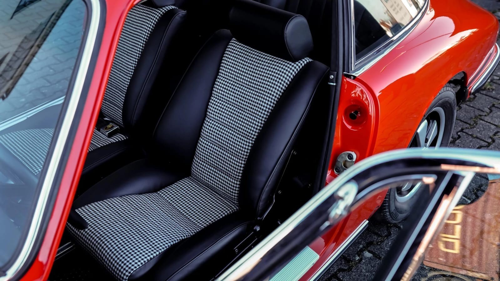 Porsche-911-1968-Coupe-12
