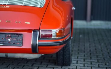 Porsche-911-1968-Coupe-18