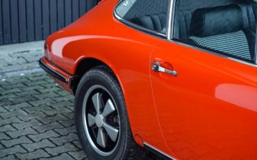 Porsche-911-1968-Coupe-21