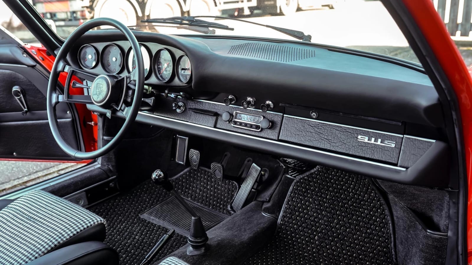 Porsche-911-1968-Coupe-9