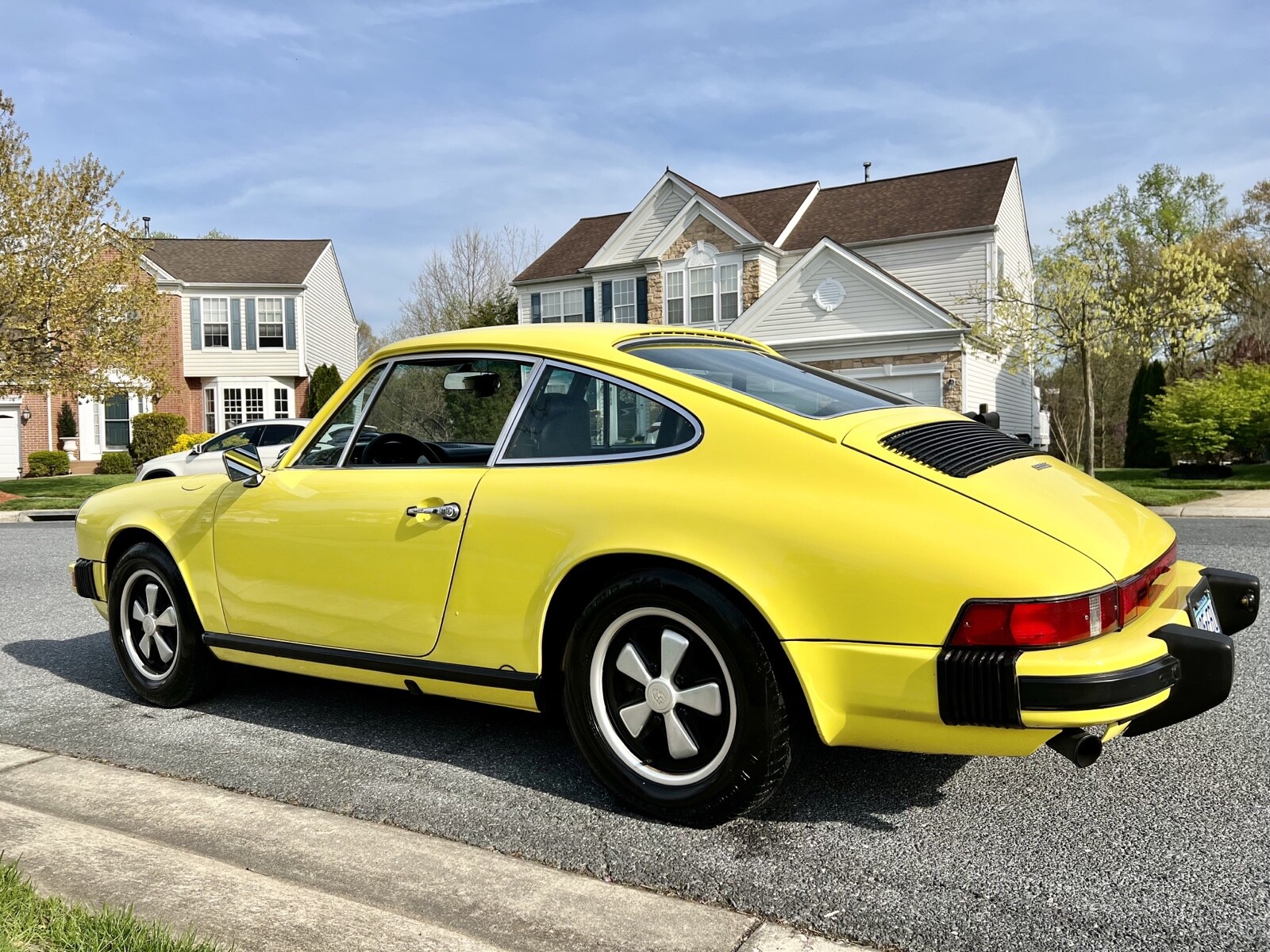 Porsche-911-1974-5