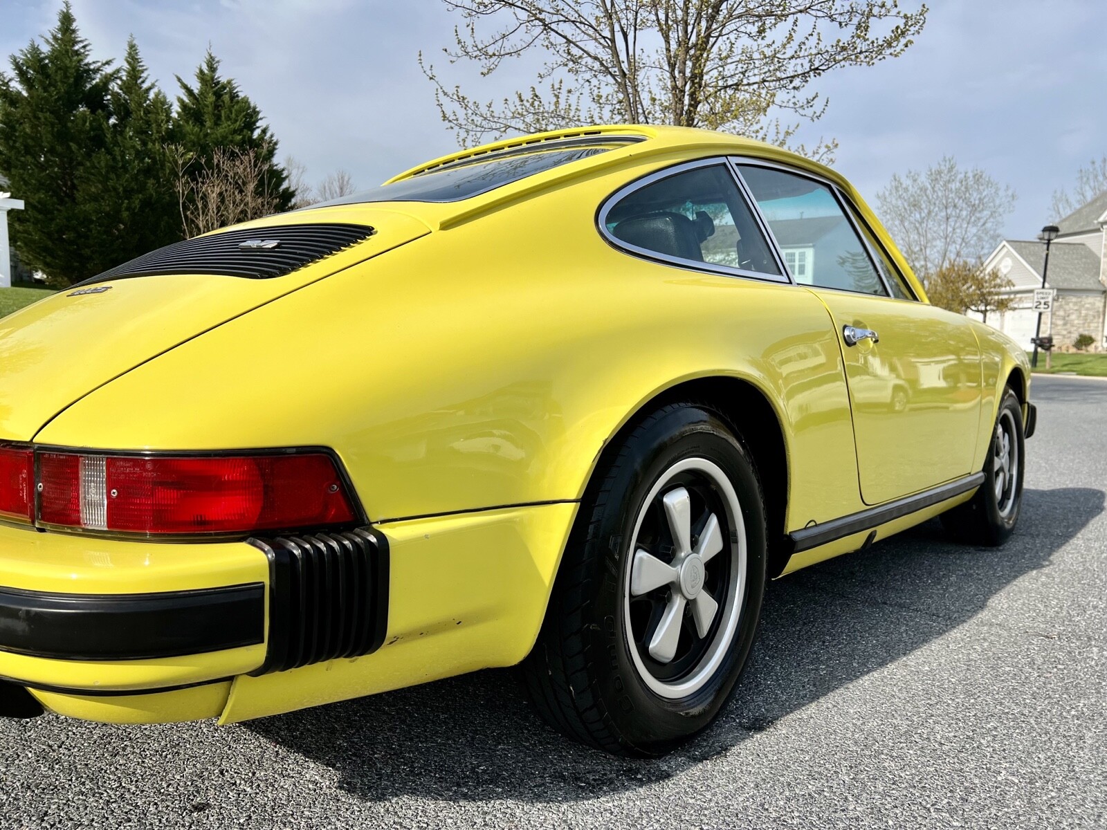 Porsche-911-1974-9