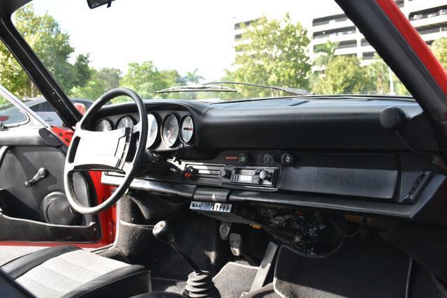 Porsche-911-1974-Coupe-12