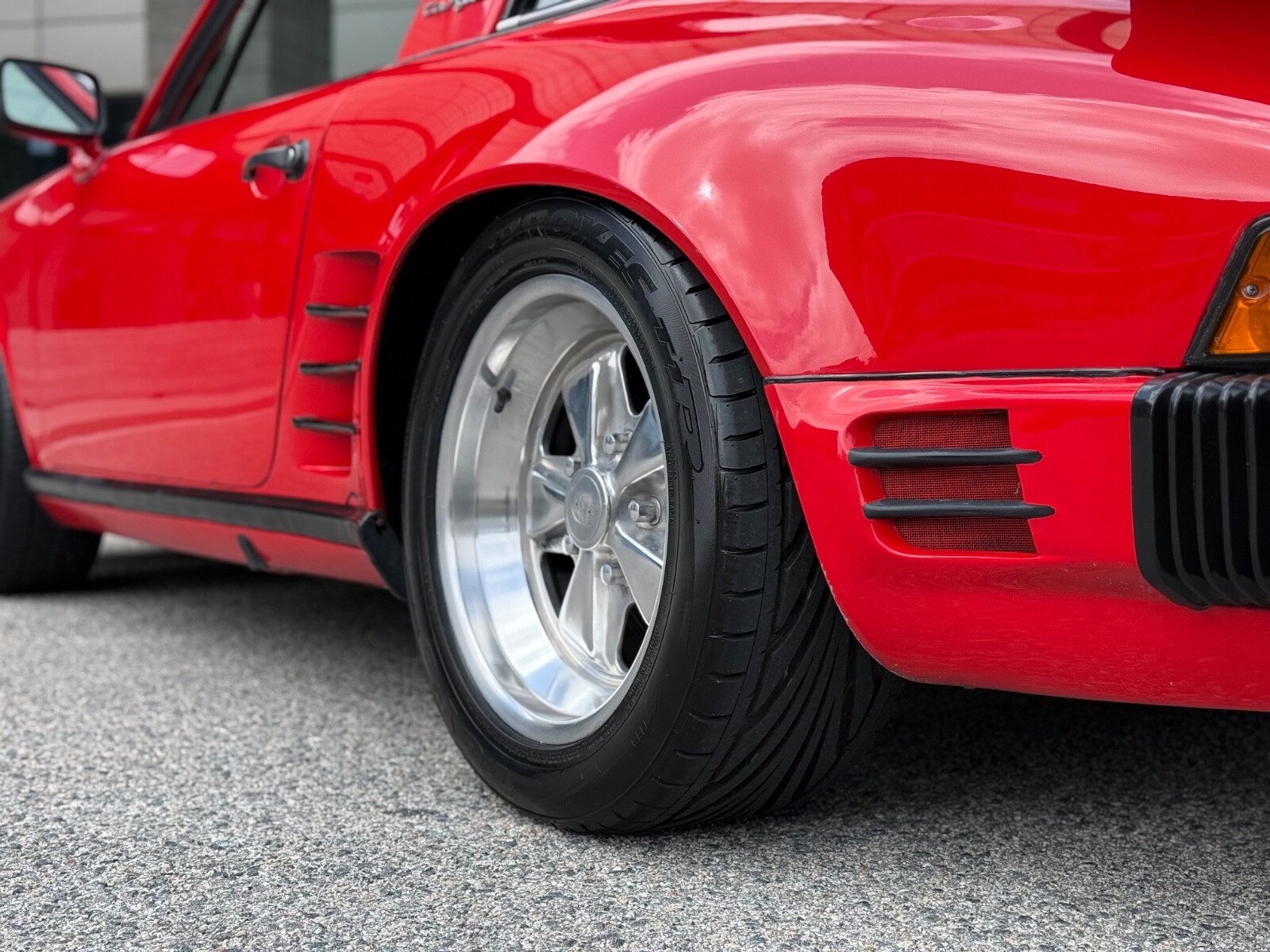 Porsche-911-1976-12