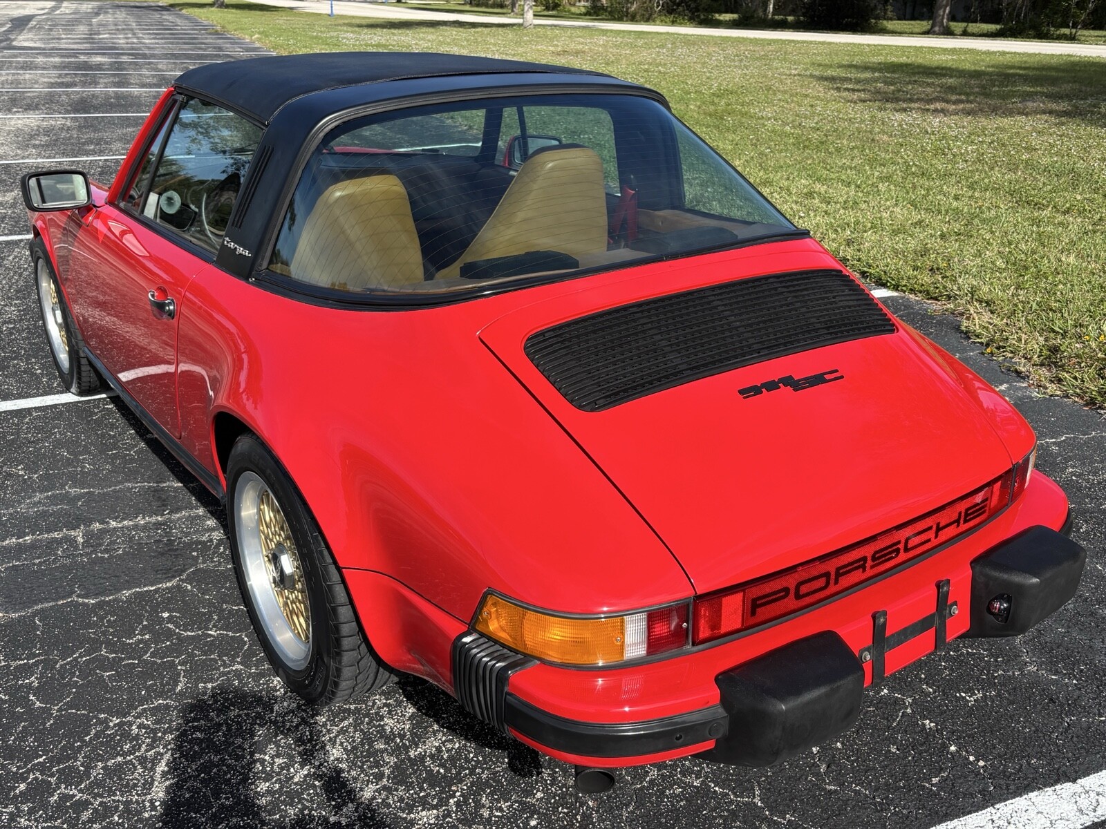 Porsche-911-1977-16
