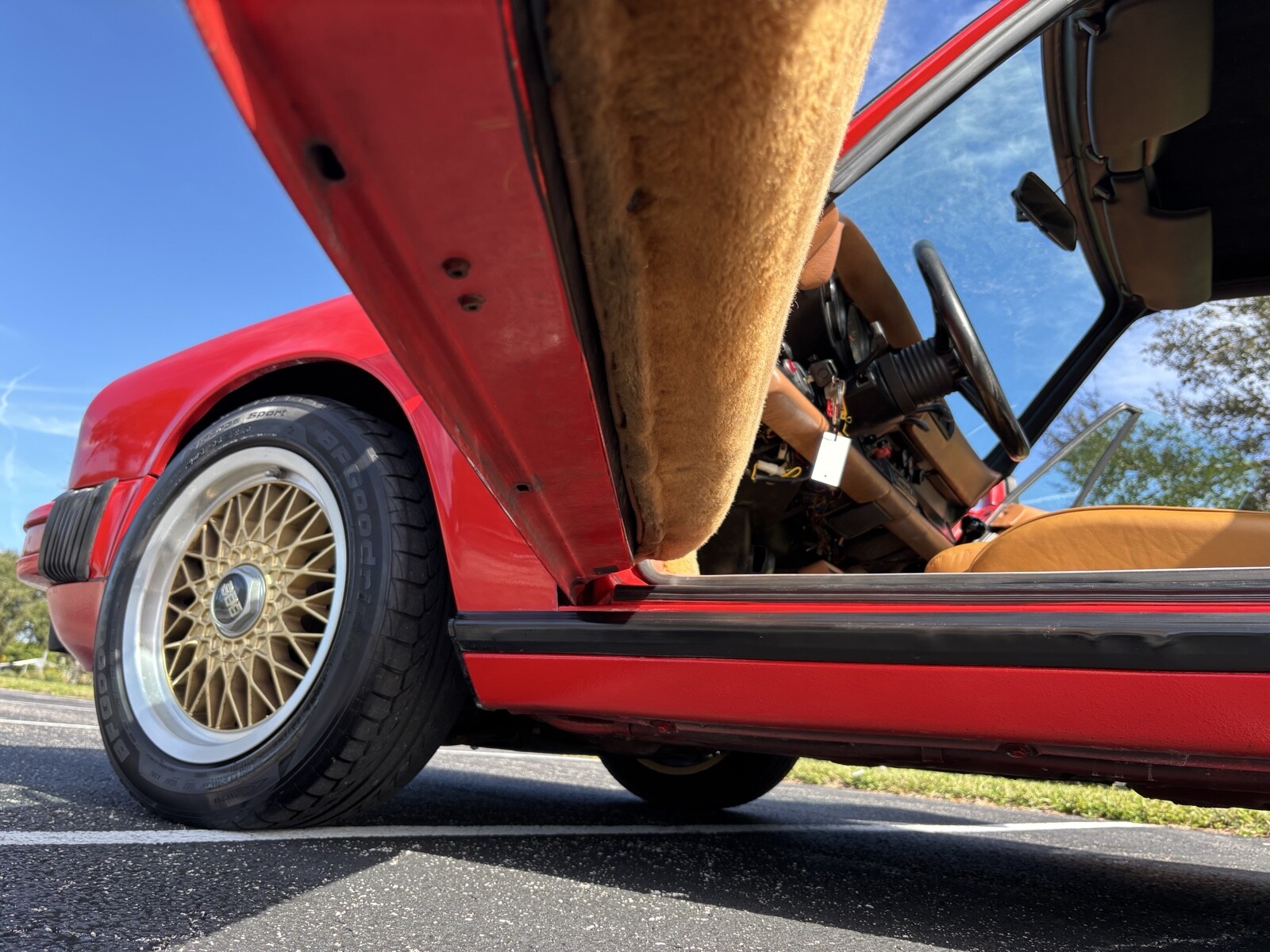 Porsche-911-1977-18