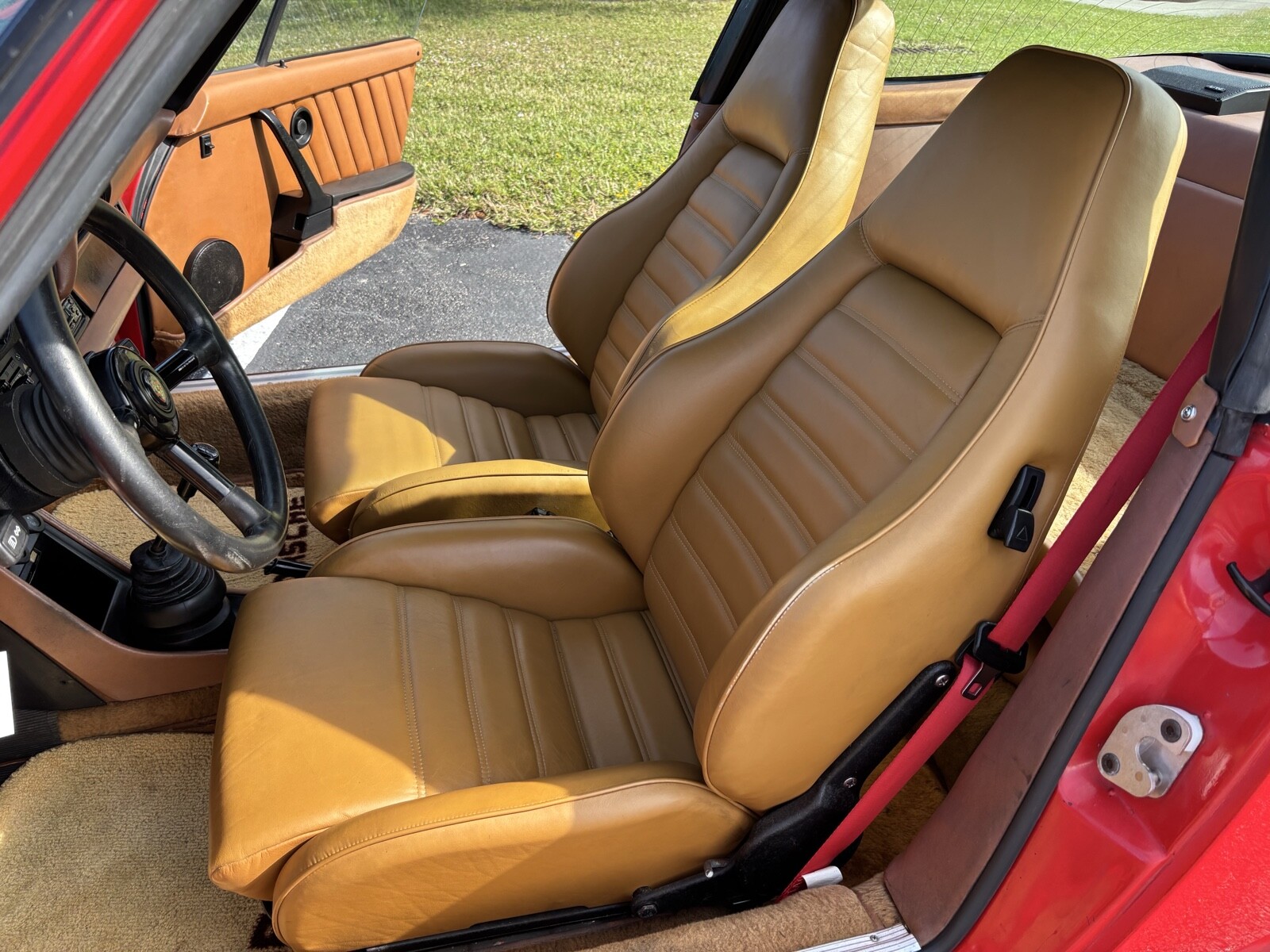 Porsche-911-1977-26