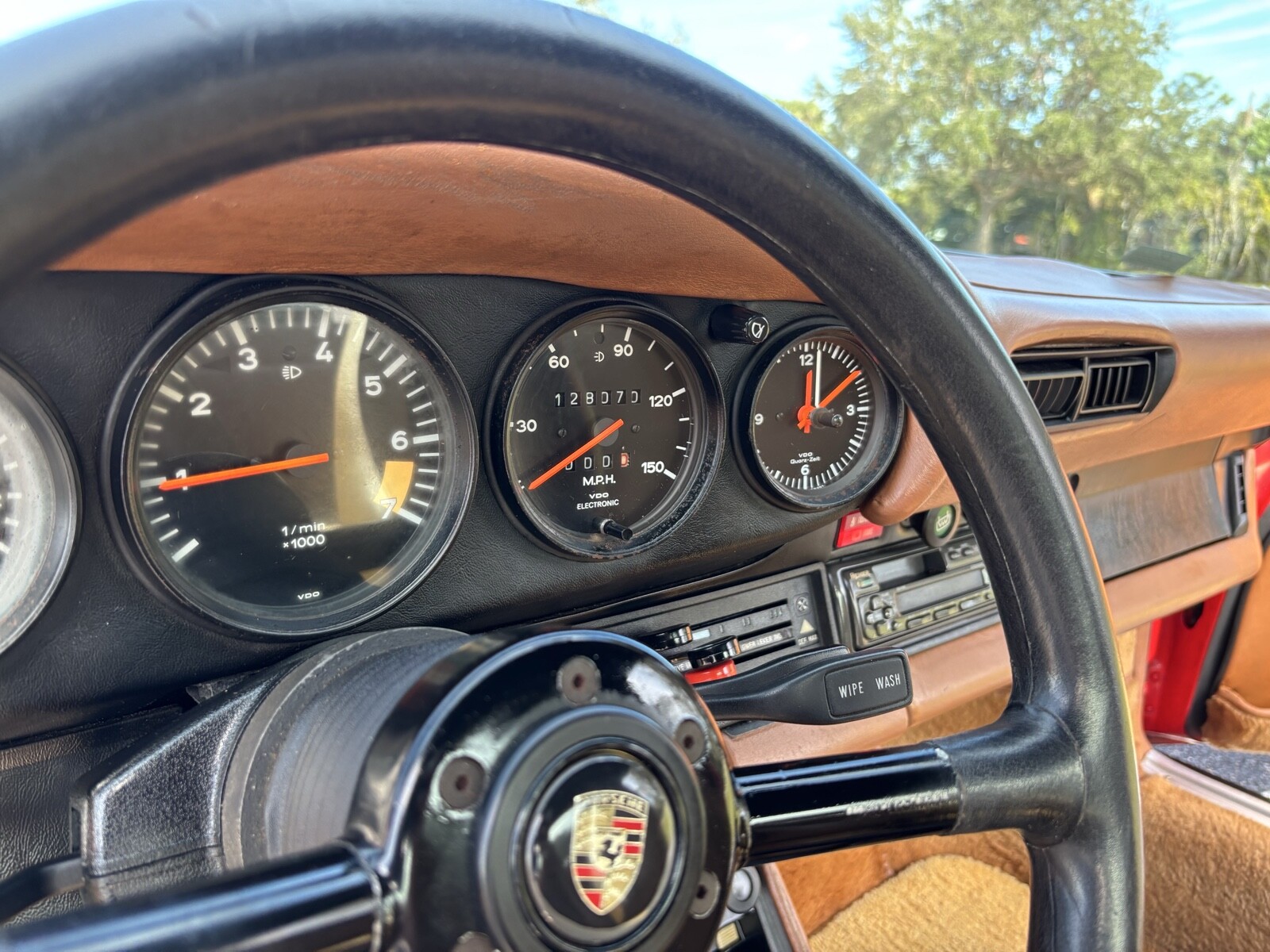 Porsche-911-1977-28
