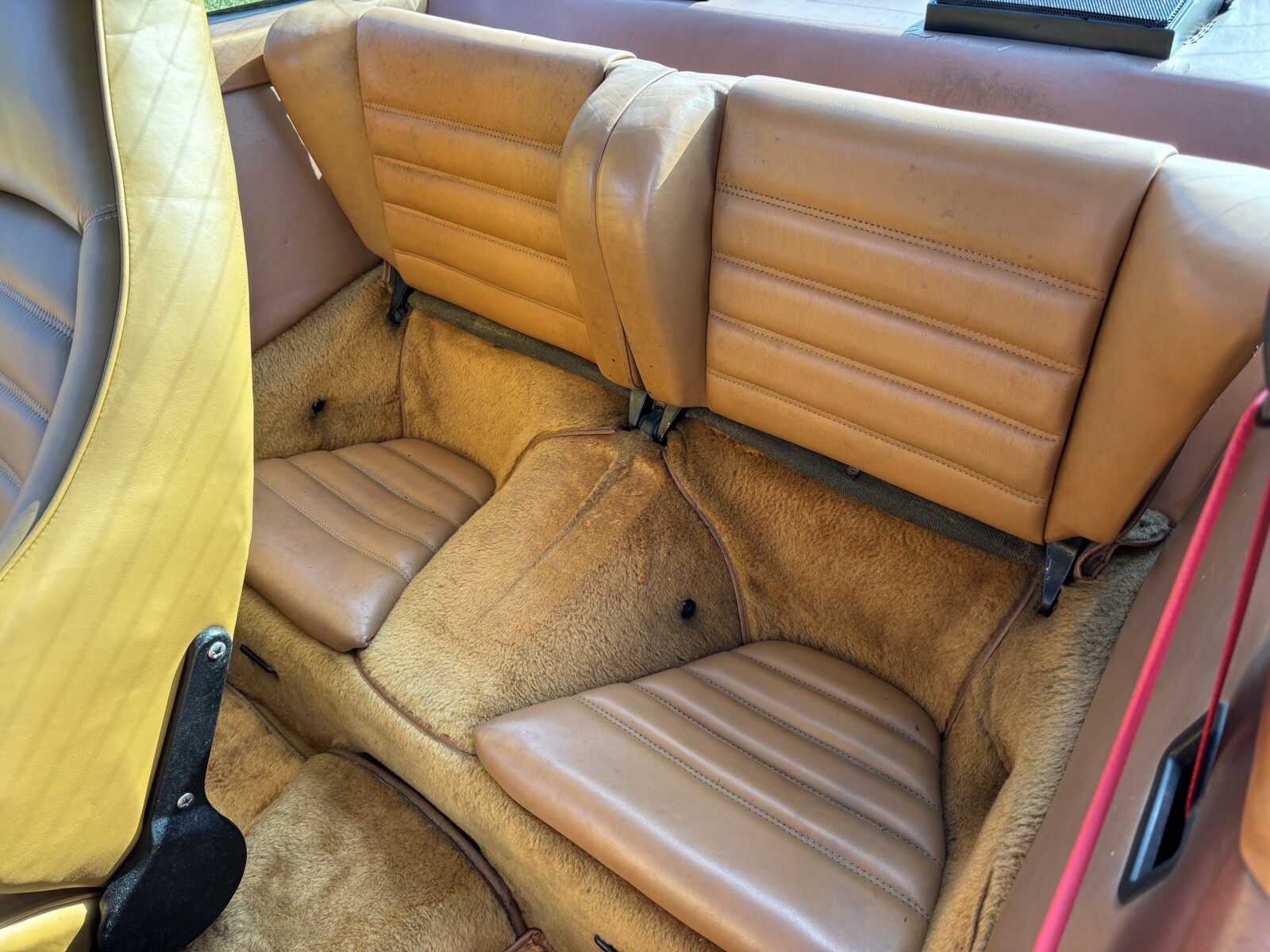 Porsche-911-1977-29