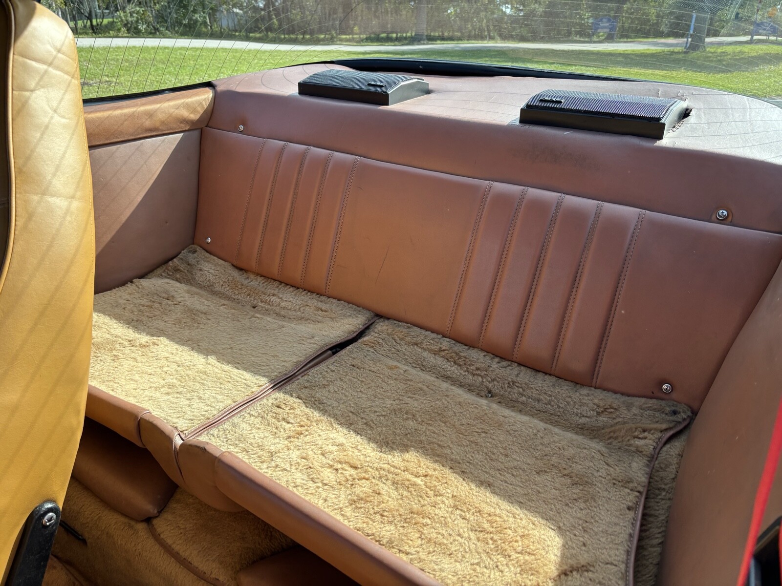 Porsche-911-1977-30