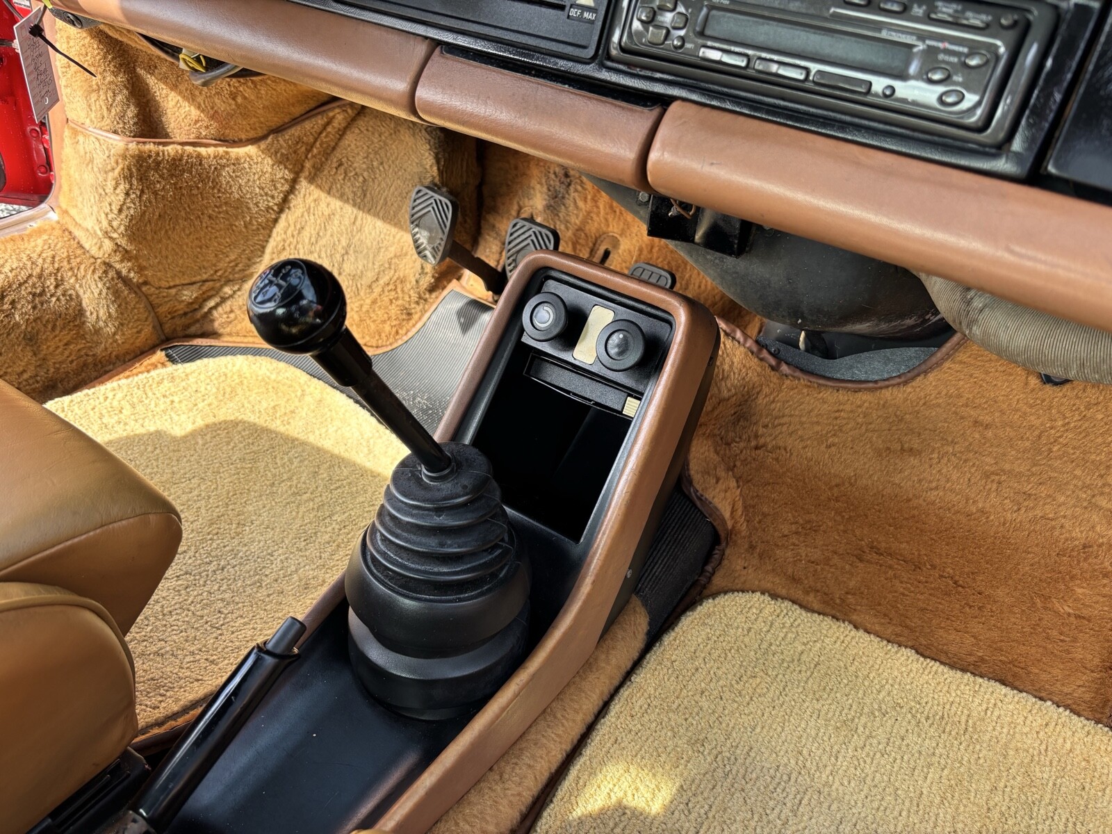 Porsche-911-1977-33