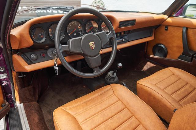 Porsche-911-1977-Coupe-11