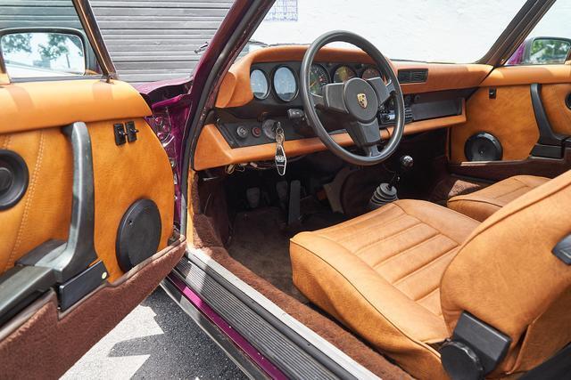 Porsche-911-1977-Coupe-12