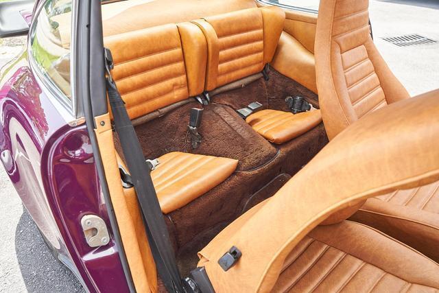Porsche-911-1977-Coupe-16