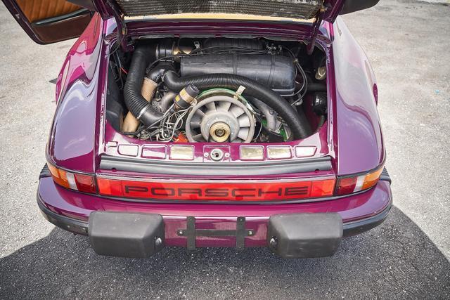 Porsche-911-1977-Coupe-18