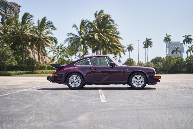 Porsche-911-1977-Coupe-7
